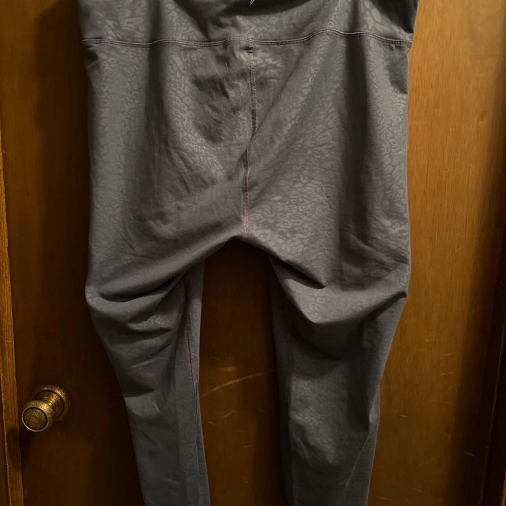 Active leggings - Picture 2 of 3